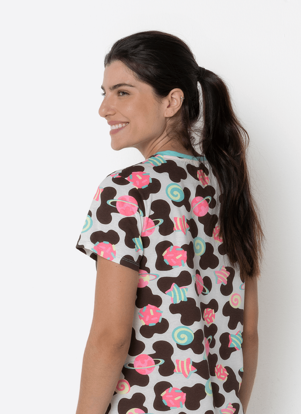 Camisola-Manga-Curta-Algodao-Feminino-Vaca-Chocolate