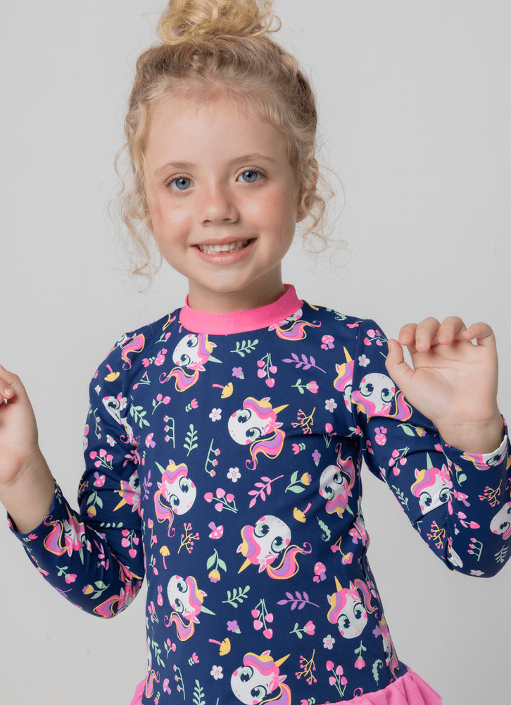 Camiseta-Com-Protecao-Solar-Menina-Unicornio-Encantado