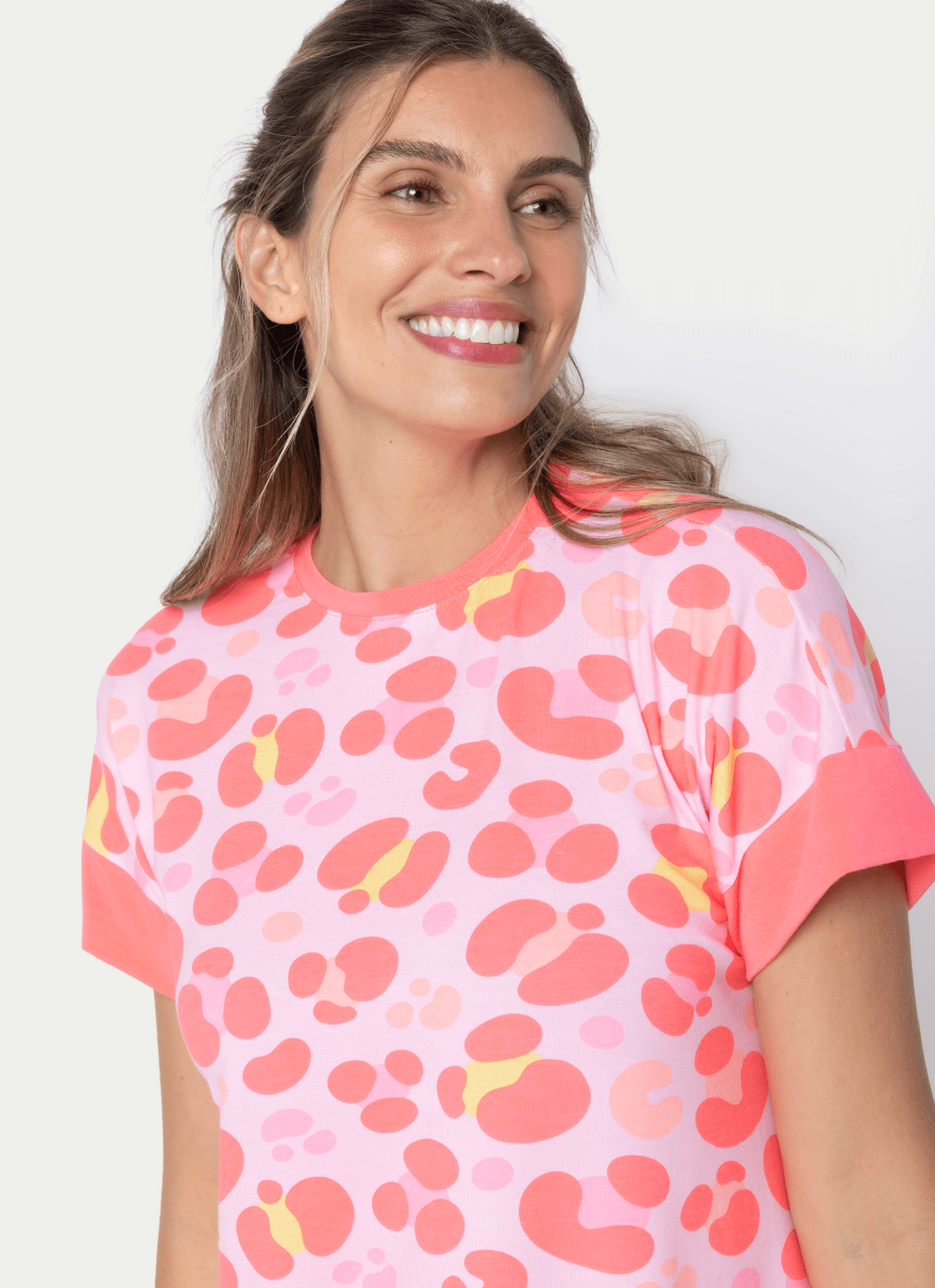 Camisola-Manga-Curta-Viscolycra-Feminina-Gata-Cereja