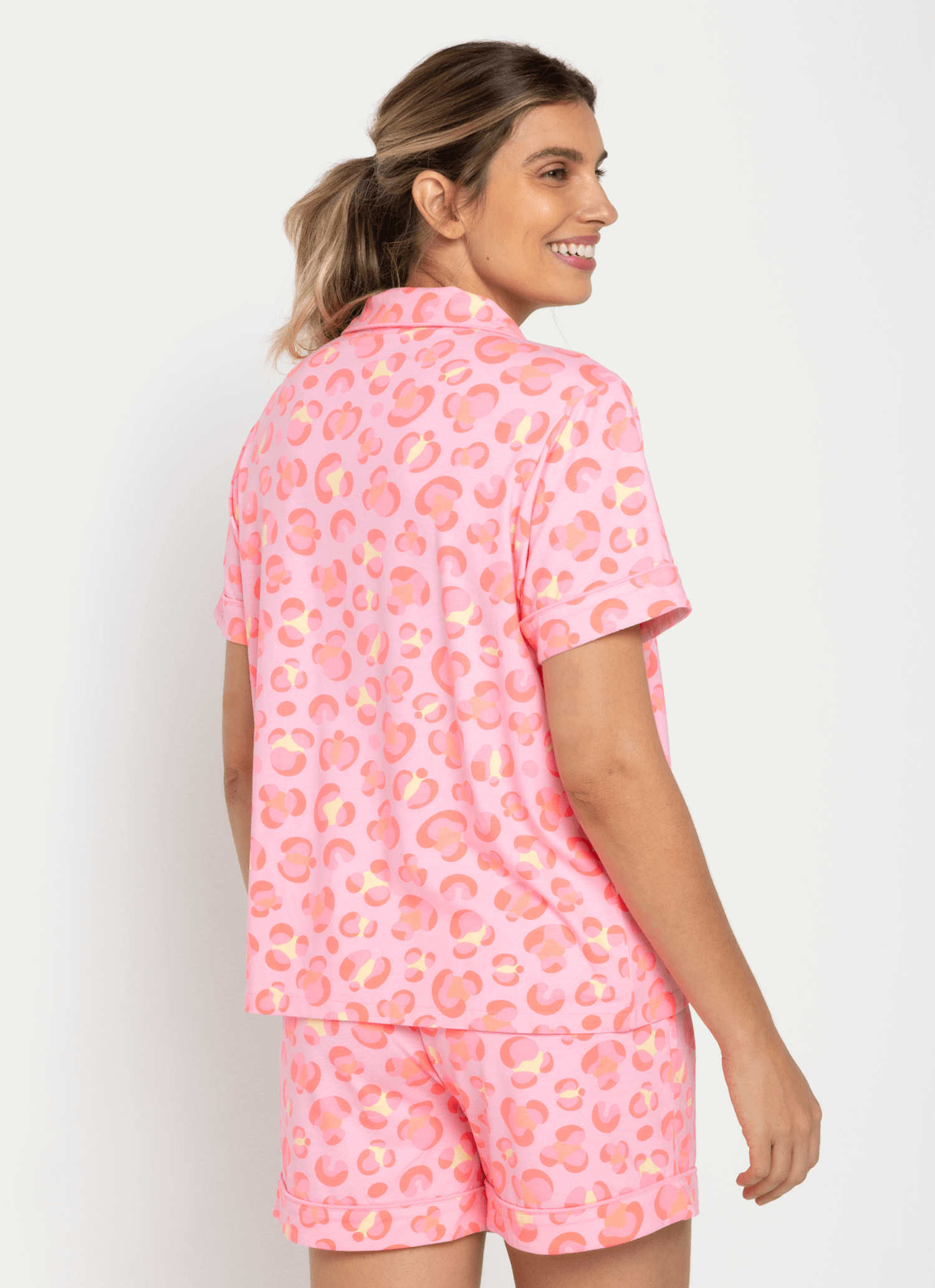 Pijama-Manga-Curta-Viscose-Feminino-Gata-Cereja