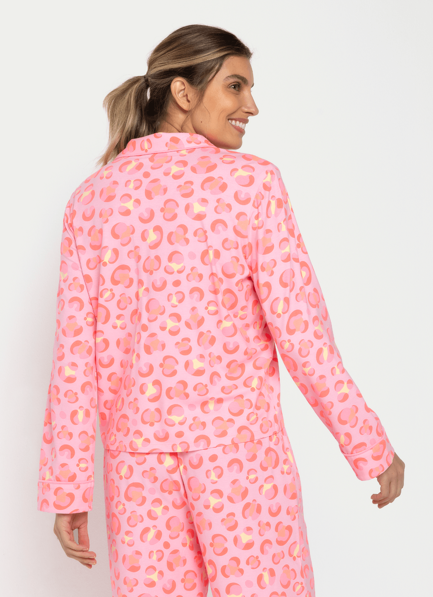 Pijama-Manga-Longa-Viscose-Feminino-Gata-Cereja