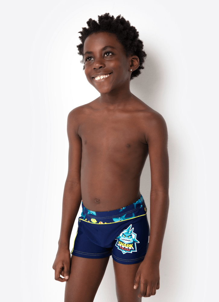 Sunga-Boxer-Com-Protecao-Solar-Estampada-Menino-Tubarao-Gamer