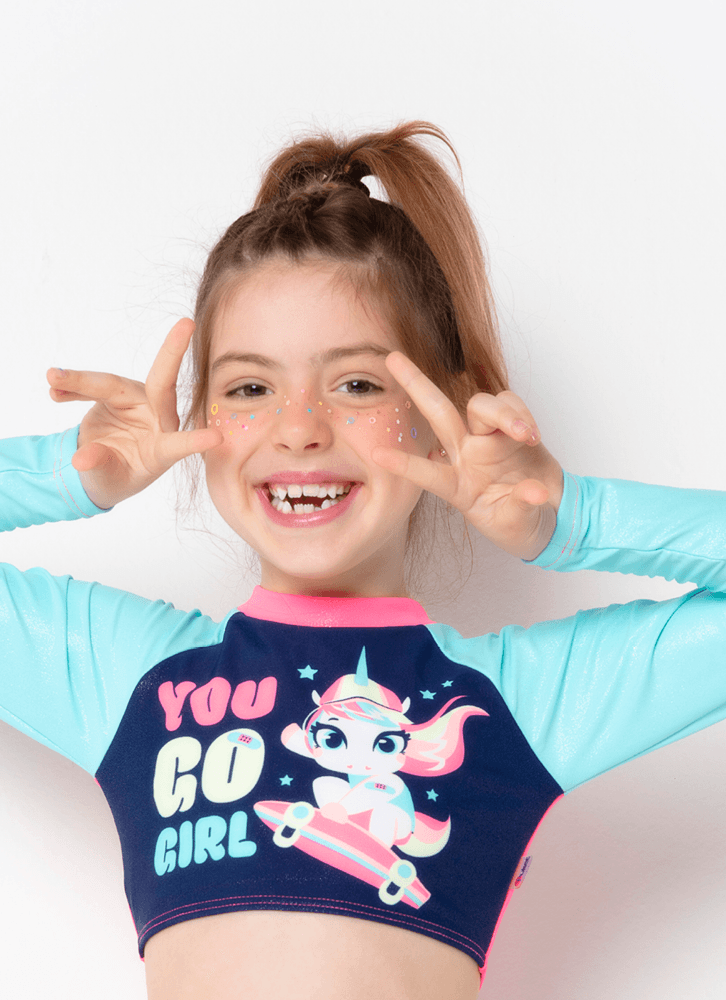 Conjunto-Cropped-E-Calcinha-Com-Protecao-Solar-Menina-Unicornio-Skate