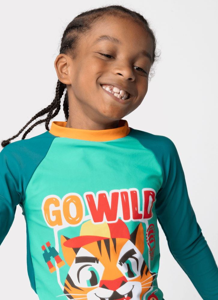 Conjunto-Camiseta-E-Sunga-Com-Protecao-Solar-Menino-Tigre-Camping