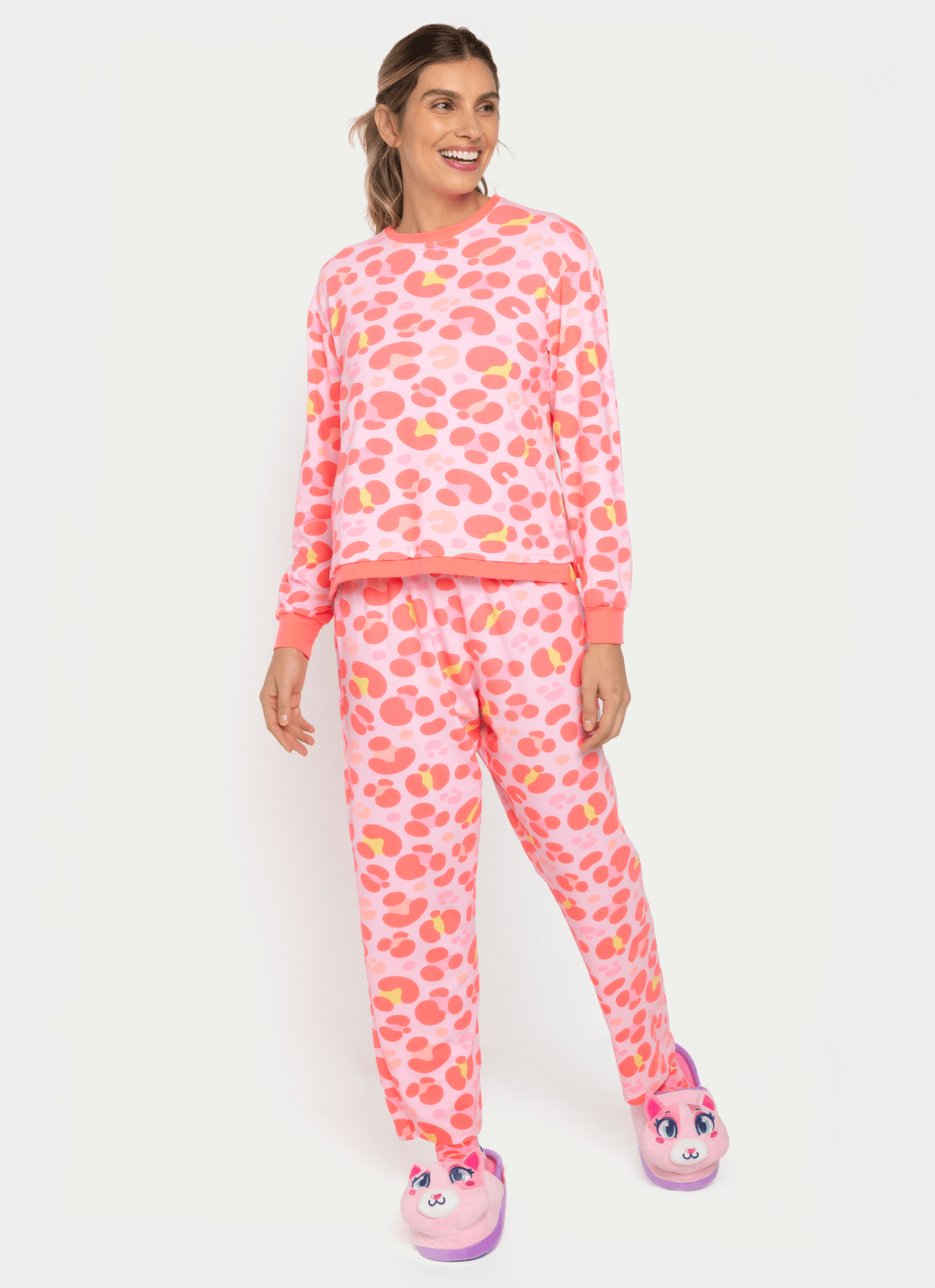 Pijama-Manga-Longa-Moletinho-Feminino-Gata-Cereja