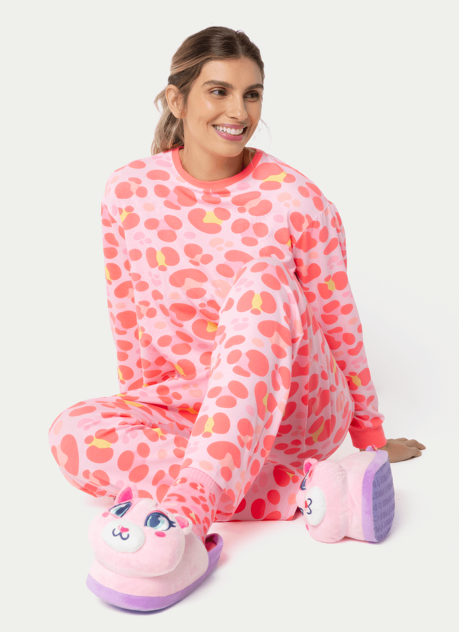 Pijama-Manga-Longa-Moletinho-Feminino-Gata-Cereja