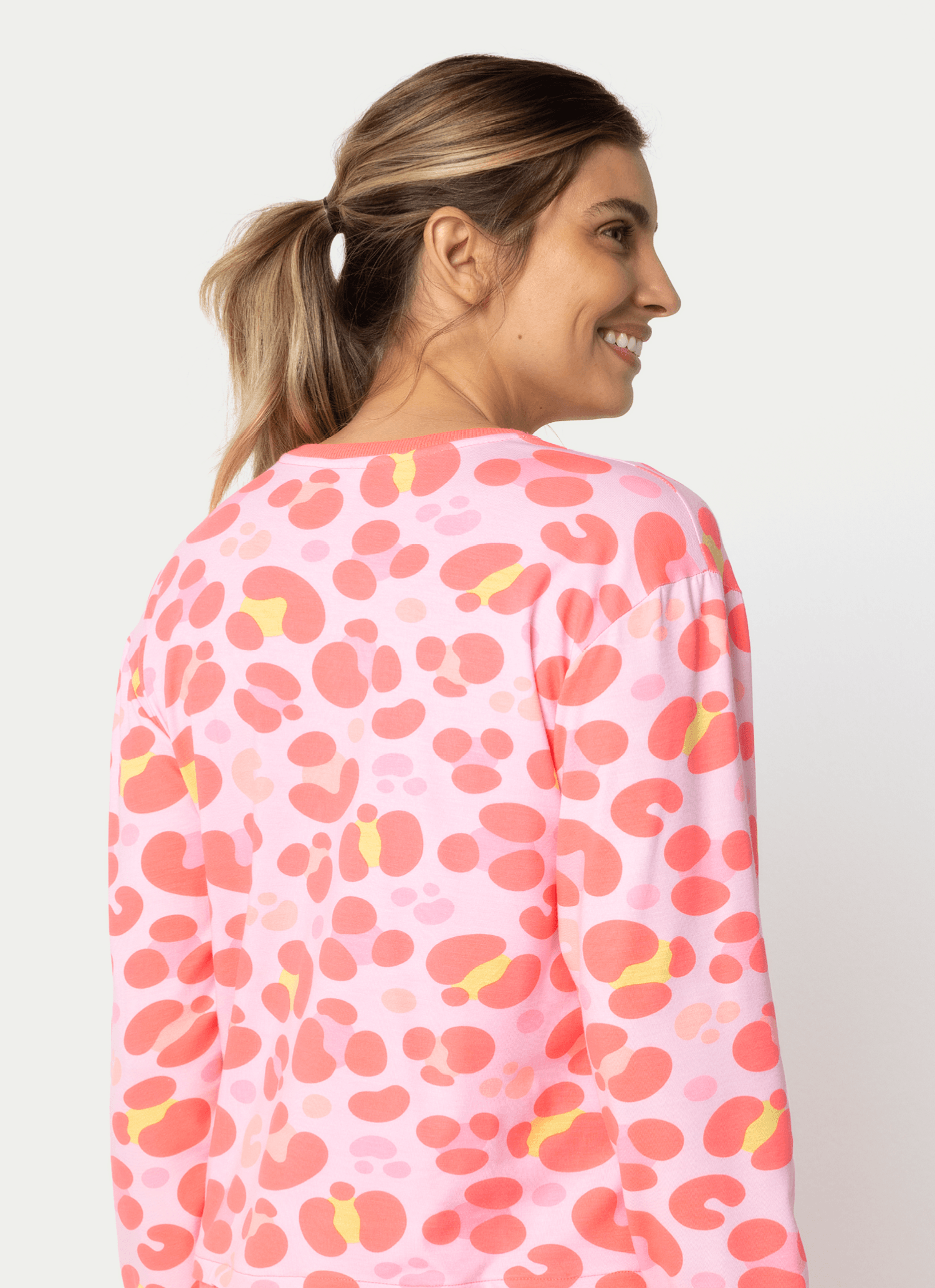 Pijama-Manga-Longa-Moletinho-Feminino-Gata-Cereja